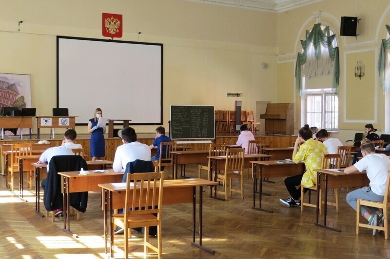 ЕГЭ прошёл на "отлично": четверть школьников Санкт-Петербурга превысило порог в 80 баллов