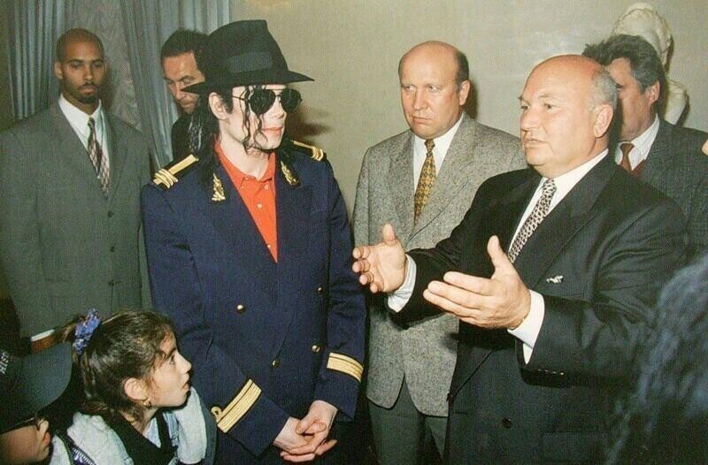 Юрий Лужков принимает Майкла Джексона в Москве, сентябрь 1996 года