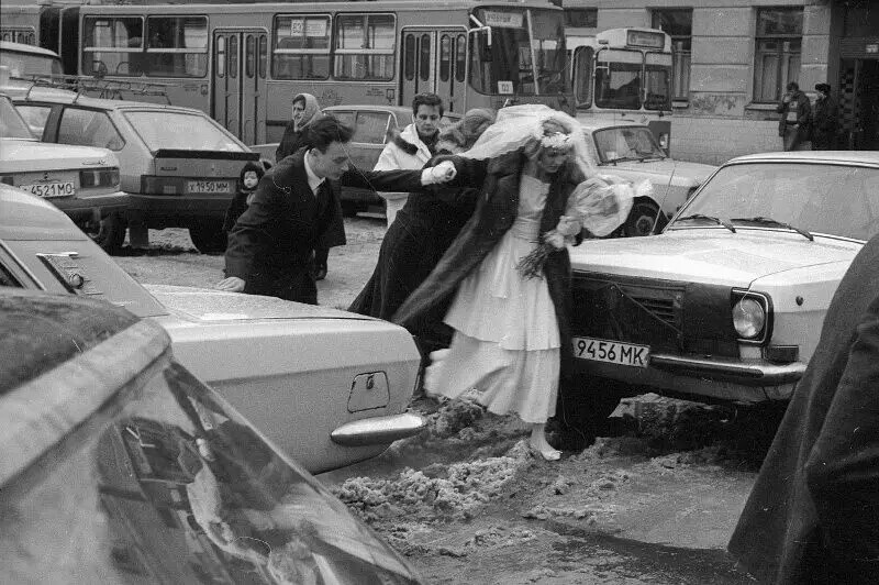 Венчание в Елоховском соборе, Москва, 1990 год. Автор фото: Александр Стешанов.