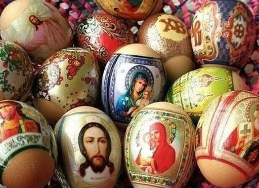 Также недопустимы наклейки для пасхальных яиц со священными изображениями и священными именами (например, надписи «Христос воскресе» и др.)