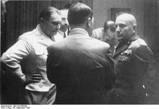 Представители Германии и Италии на Конференции в Мюнхене. Адольф Гитлер, Герман Геринг, Бенито Муссолини.