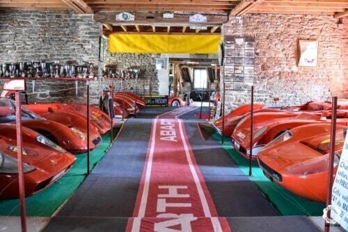 Крупнейшая в мире коллекция истребителей в шато Савиньи-ле-Бон