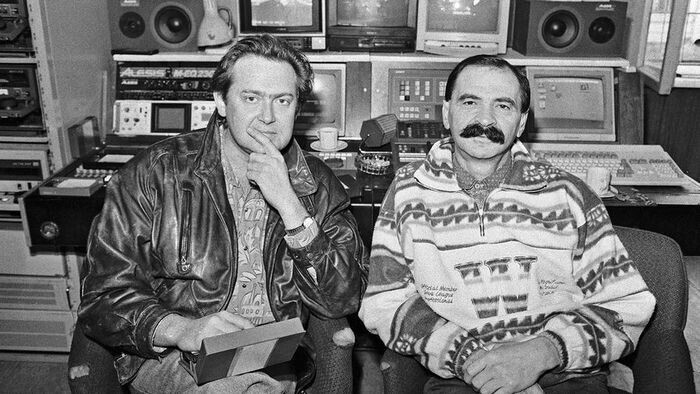 Юрий Стоянов и Илья Олейников на съёмках передачи «Городок», 1994 год