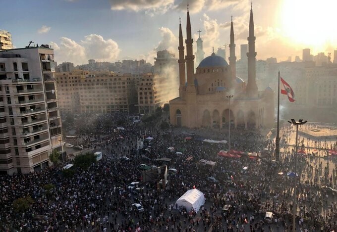 Бейрут снова в огне и дыму: в ходе протестов пострадали почти 500 человек