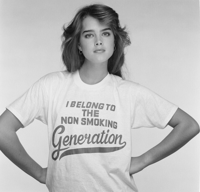 20-летняя Брук Шилдс в футболке против курения, 1985 год.