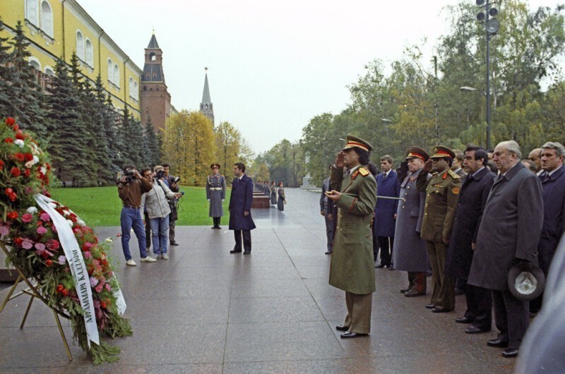 Муаммар Каддафи возложил венок к могиле Неизвестного солдата, 1985 год, Москва