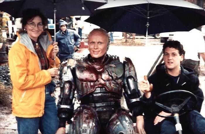 Питер Веллер на съёмках фильма «Робокоп», 1987 год