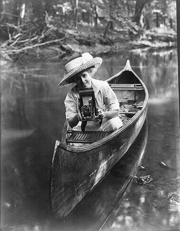 Девушка в каноэ. 1909 год.
