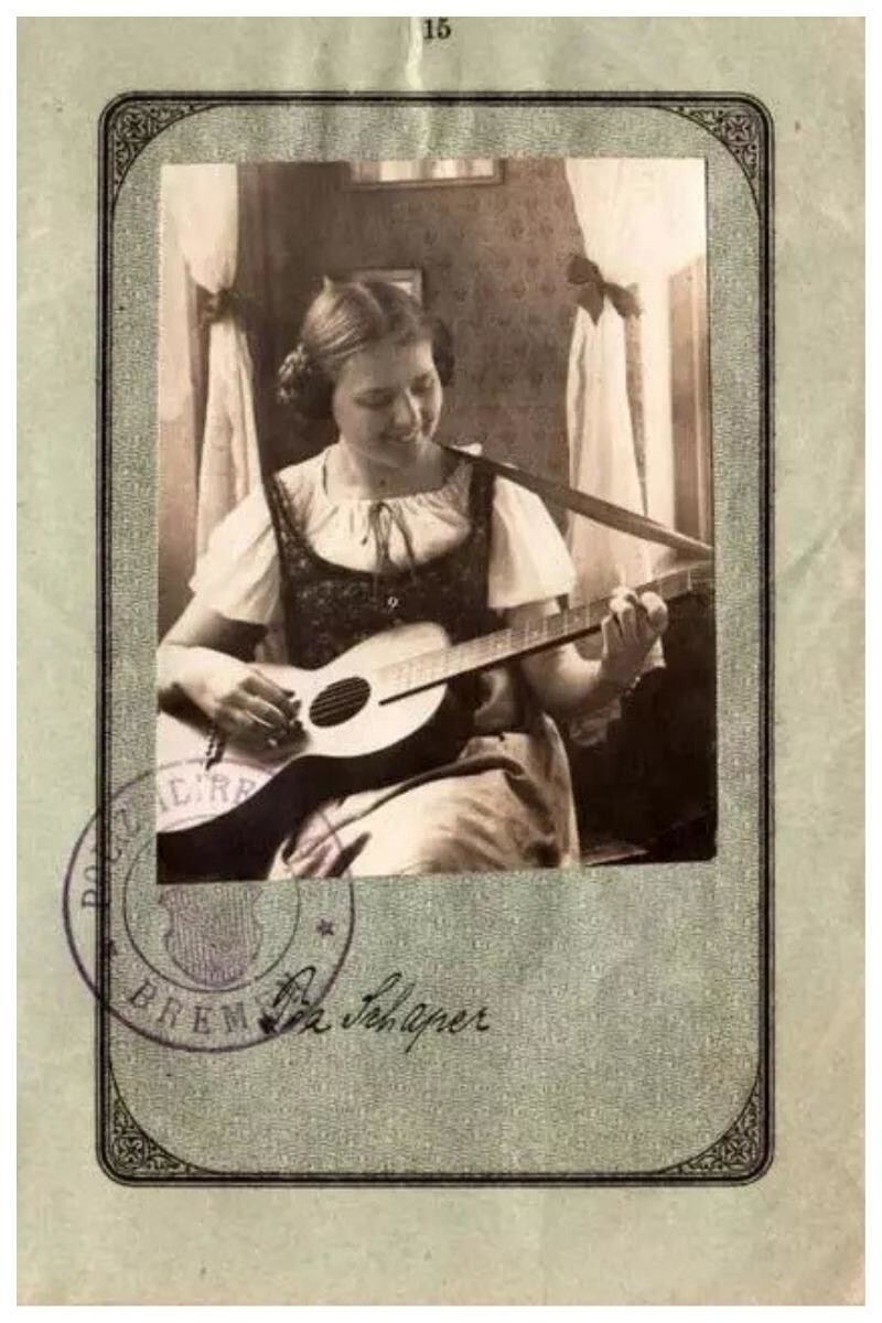 Весело и непринужденно: фото для паспорта и прочих удостоверений личности из 19 века