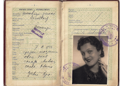 Одинокие женщины имели право на получение собственных паспортов, по которым они могли путешествовать в одиночку, в то время как замужние женщины не могли использовать этот документ без присутствия мужа