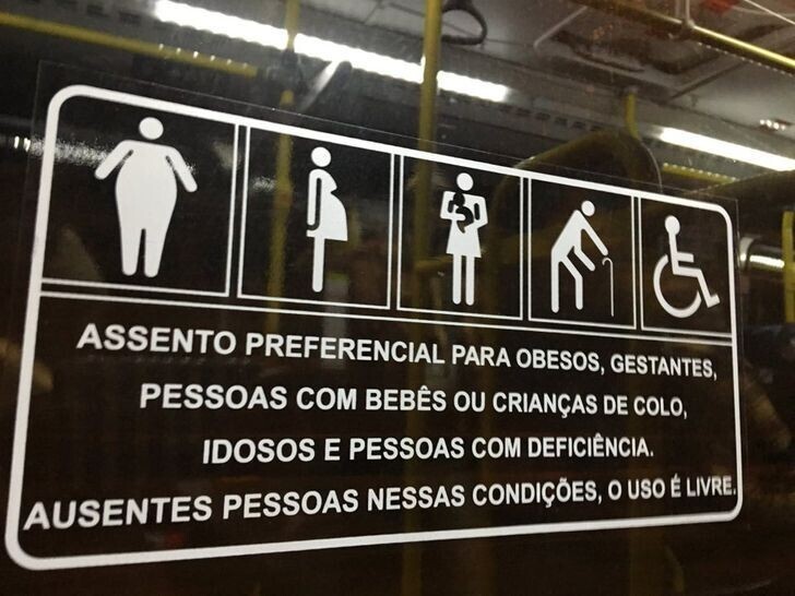 Помимо стариков и беременных в бразильских автобусах есть специальные места для инвалидов, матерей с младенцами и тучных людей