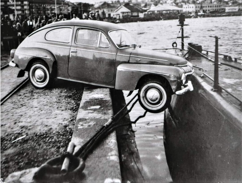 Столкновение автомобиля Volvo PV544 с подводной лодкой Bävern, Люсечиль, Швеция, 19 августа 1961 г.