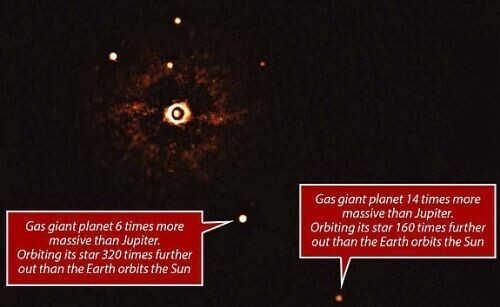 Получен первый прямой снимок двух гигантских планет, вращающихся вокруг подобной Солнцу звезды
