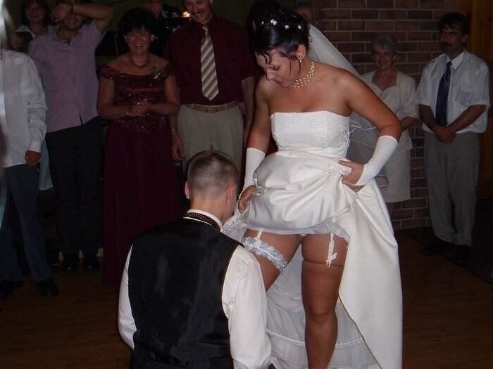 Свадьба - это еще один повод показать всем свои ноги
