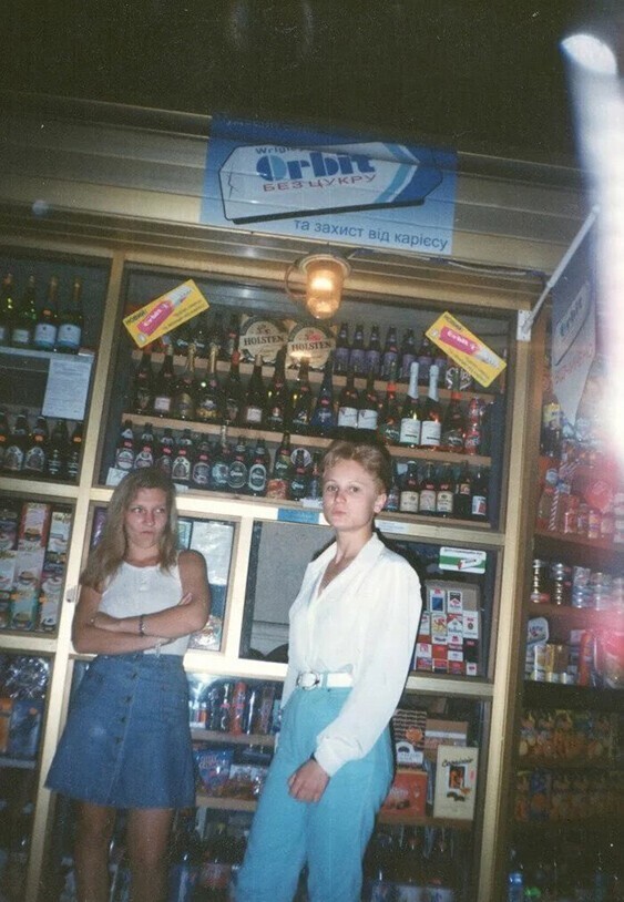 Фото возле ларька, конец 90-х