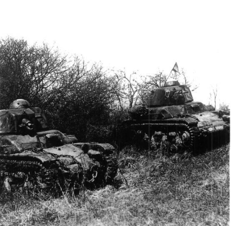 В сентябре 1939 года французская армия начала осторожное наступление в Сааре. Данная фотография, сделанная в частном порядке французским офицером доказывает, что некоторая часть немецкой территории была оккупирована.