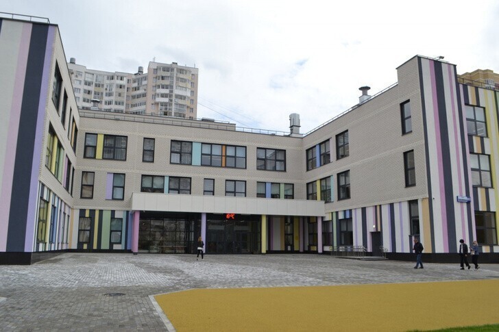 В Екатеринбурге открыты новый корпус школы