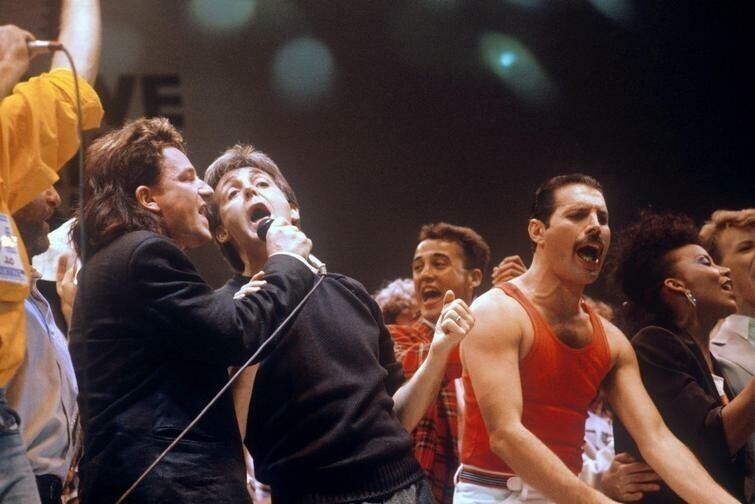 Боно, Пол Маккартни и Фредди Меркьюри на фестивале Live Aid, 1985 год