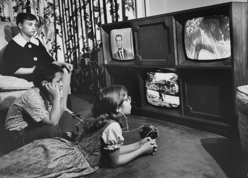 Телевизор позволяющий смотреть на трех экранах. США, 1961 год.