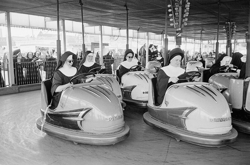 Монахини на аттракционе. Чикагская ярмарка. Иллинойс, 1962 год.