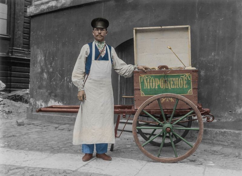 Хельсинки. Уличный продавец русского мороженого, 1900-е.