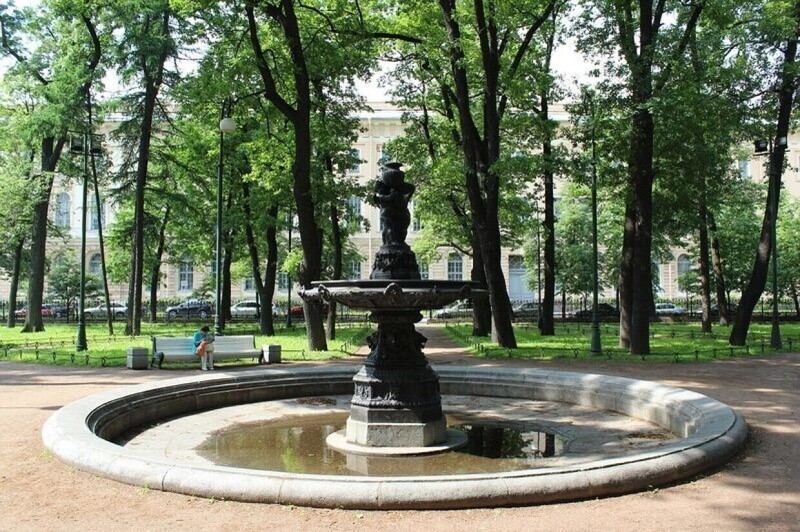Беглов приказал привести в порядок фонтаны в Румянцевском саду