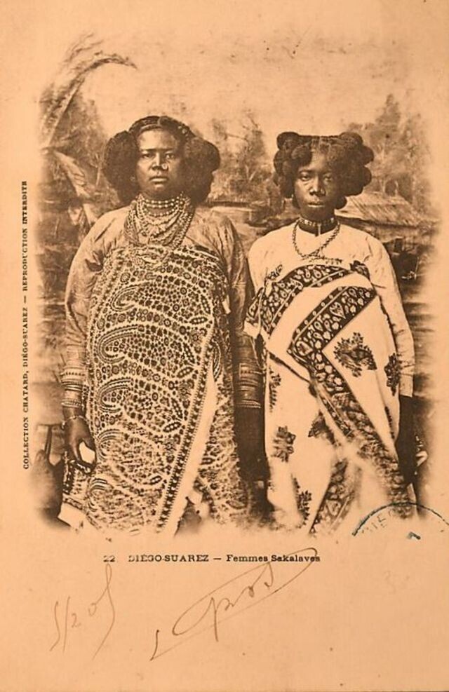 Взгляните, какие прически носили женщины Мадагаскара в 20-м веке: