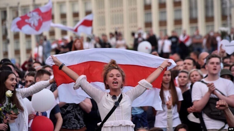 Чешский премьер открыто призывает к революции в Белоруссии