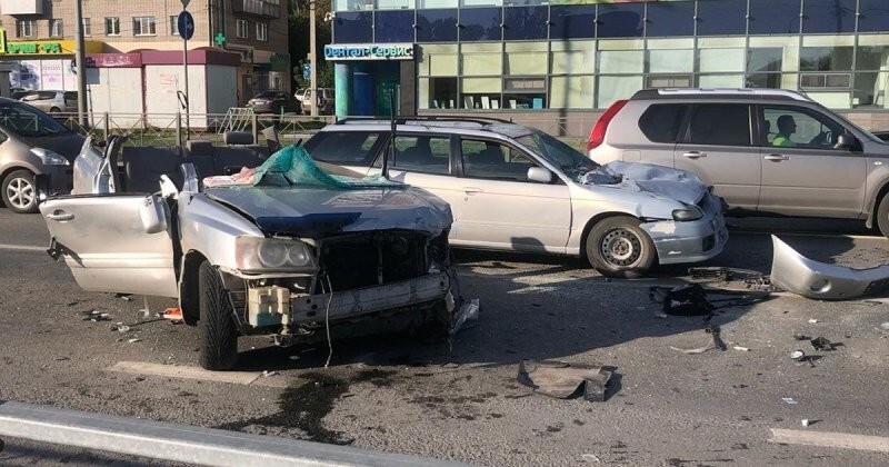 Авария дня. Серьезное ДТП с переворотом в Бердске