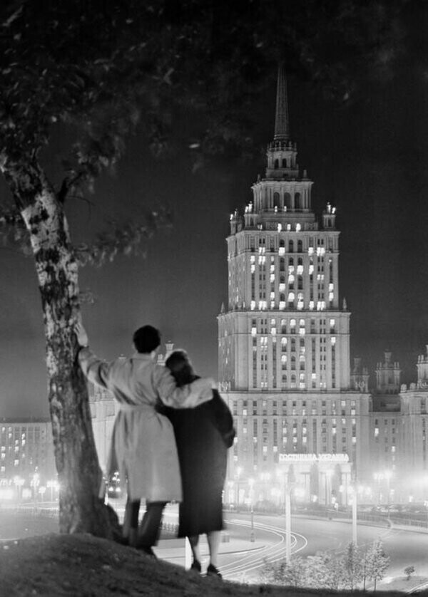 Крупнейшая в СССР гостиница "Украина". 25 мая 1957 года, Москва