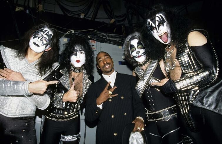 Группа Kiss и рэпер 2Pac на вручении премии Грэмми, 1996 год