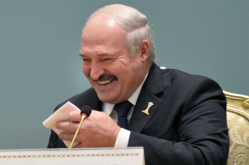 Лукашенко предложил сделать его посредником между Макроном и «желтыми жилетами»