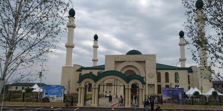 В Чеченском селении Гойты открылась новая мечеть на 3600 мест