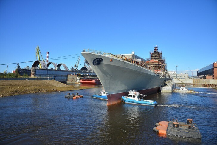 На Севмаше выведен из наливного бассейна модернизируемый атомный ракетный крейсер «Адмирал Нахимов»