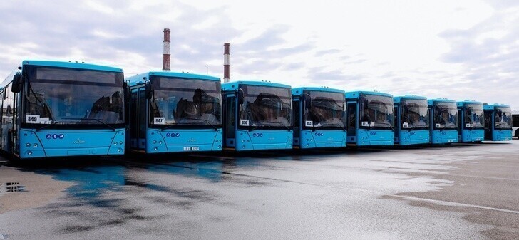 На автобусные маршруты Санкт-Петербурга выезжают новые автобусы