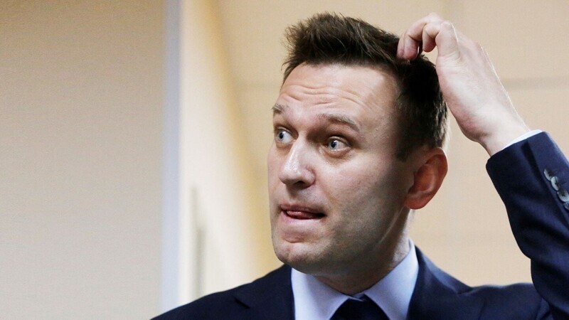 В Томске Навальный хлестал самогон каждый день