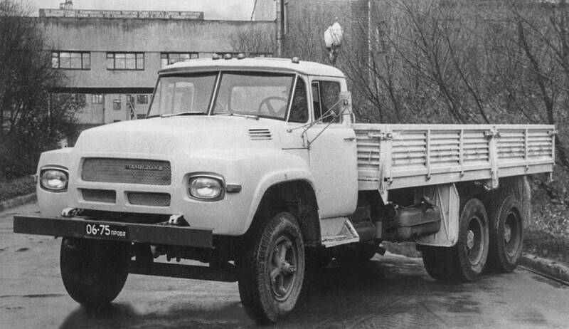 НАМИ-0169 - опытный капотный бортовой грузовой автомобиль с колесной формулой 6х4 грузоподъемностью 8 тонн с интегральным оперением из стеклопластика, разрабатывавшийся в качестве альтернативного проекта для завода КамАЗ. 1971 год