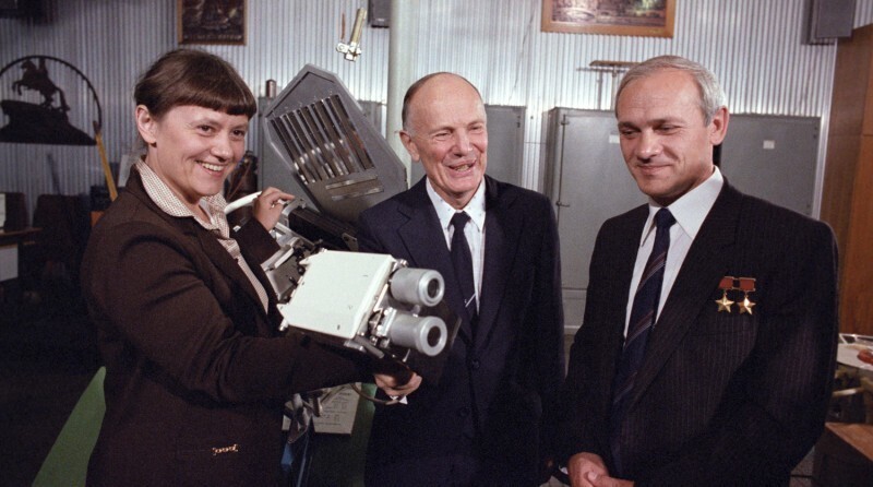 Академик Борис Патон с космонавтами Светланой Савицкой и Владимиром Джанибековым, 1984 год, СССР