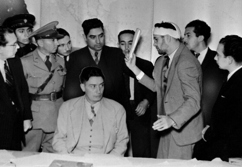 Рамон Меркадер показывает следствию как убивал товарища Троцкого, 1940 год, Мексика