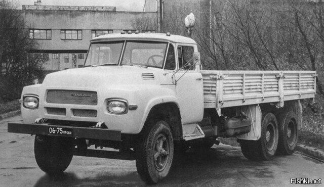НАМИ-0169 - опытный капотный бортовой грузовой автомобиль с колесной формулой...