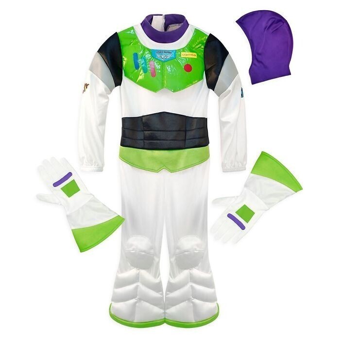 А еще есть костюм Базза Лайтера - космического рейнджера из "Истории игрушек"