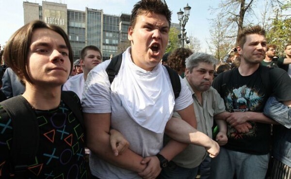 «Люди со светлыми лицами» травят спасителя Навального
