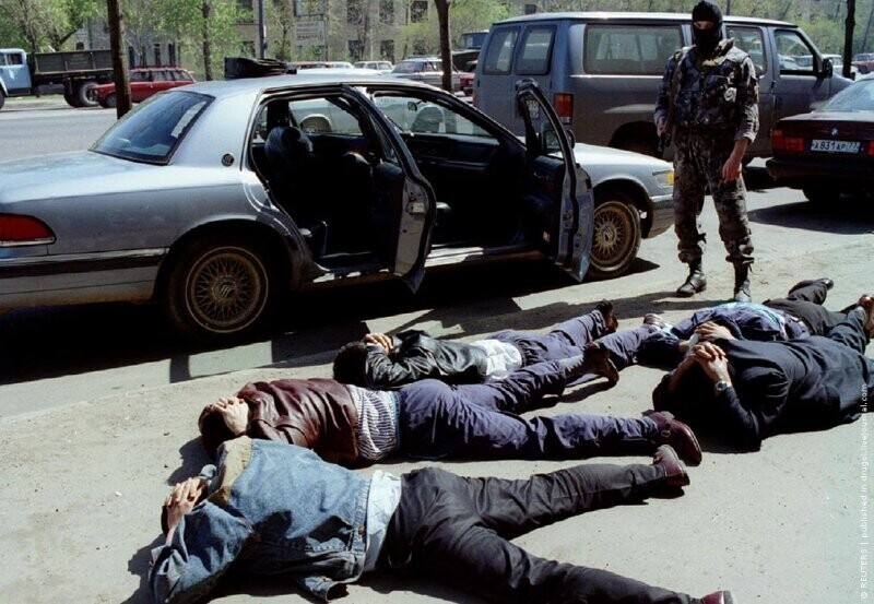 Задержание подозреваемых в преступлении. Москва, май 1994 г.