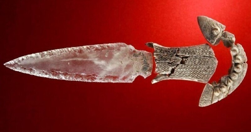 В Испании нашли хрустальный кинжал, которому не менее 5 000 лет