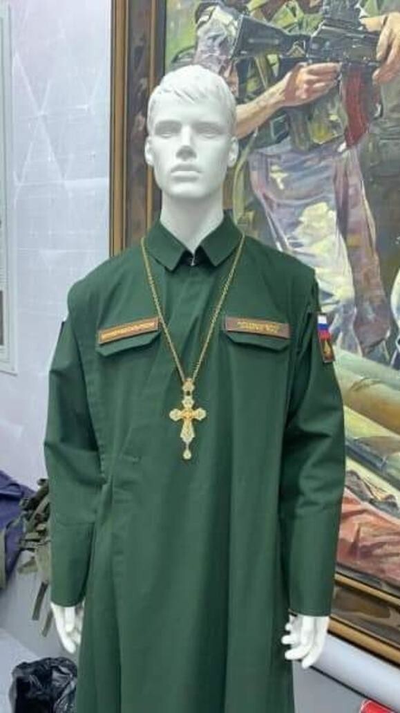 На форуме "Армия-2020" представили камуфляжные рясы и свечи "воинские восковые"