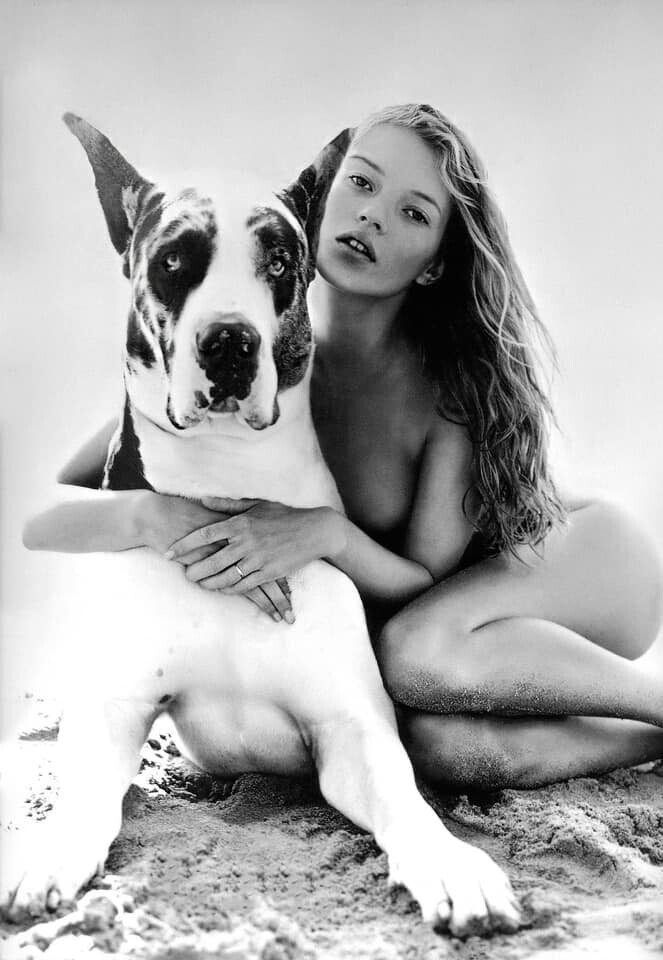 Кейт Мосс с собакой, Малибу, 1994