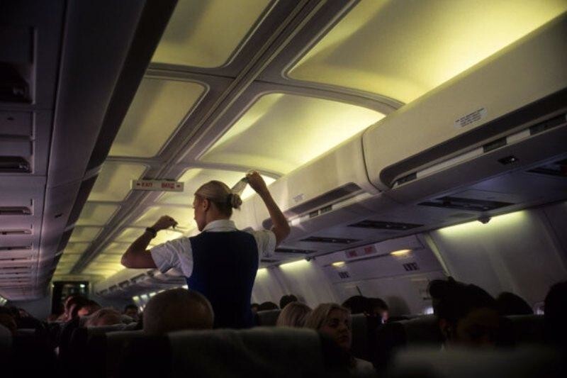 «Жрать принеси»: летевший в Москву пассажир заявил стюардессе о своих конституционных правах
