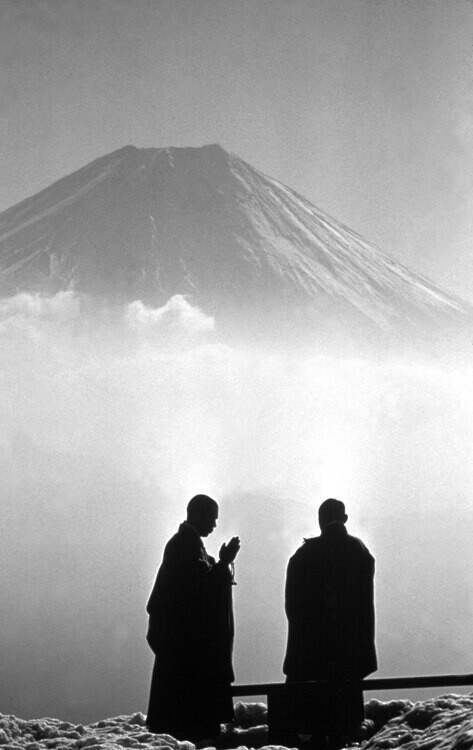 Утренняя медитация. Фудзияма, Япония, 1961 год