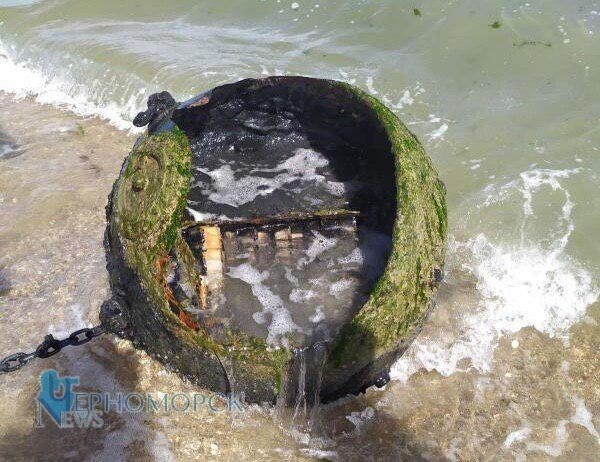 В Черноморске (Ильичевске) на пляже обнаружили  бомбу времен ВОВ