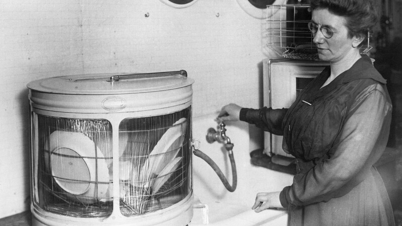 Жозефина Гарис Кокрейн, изобретательница посудомоечной машины. США, 1892 год.